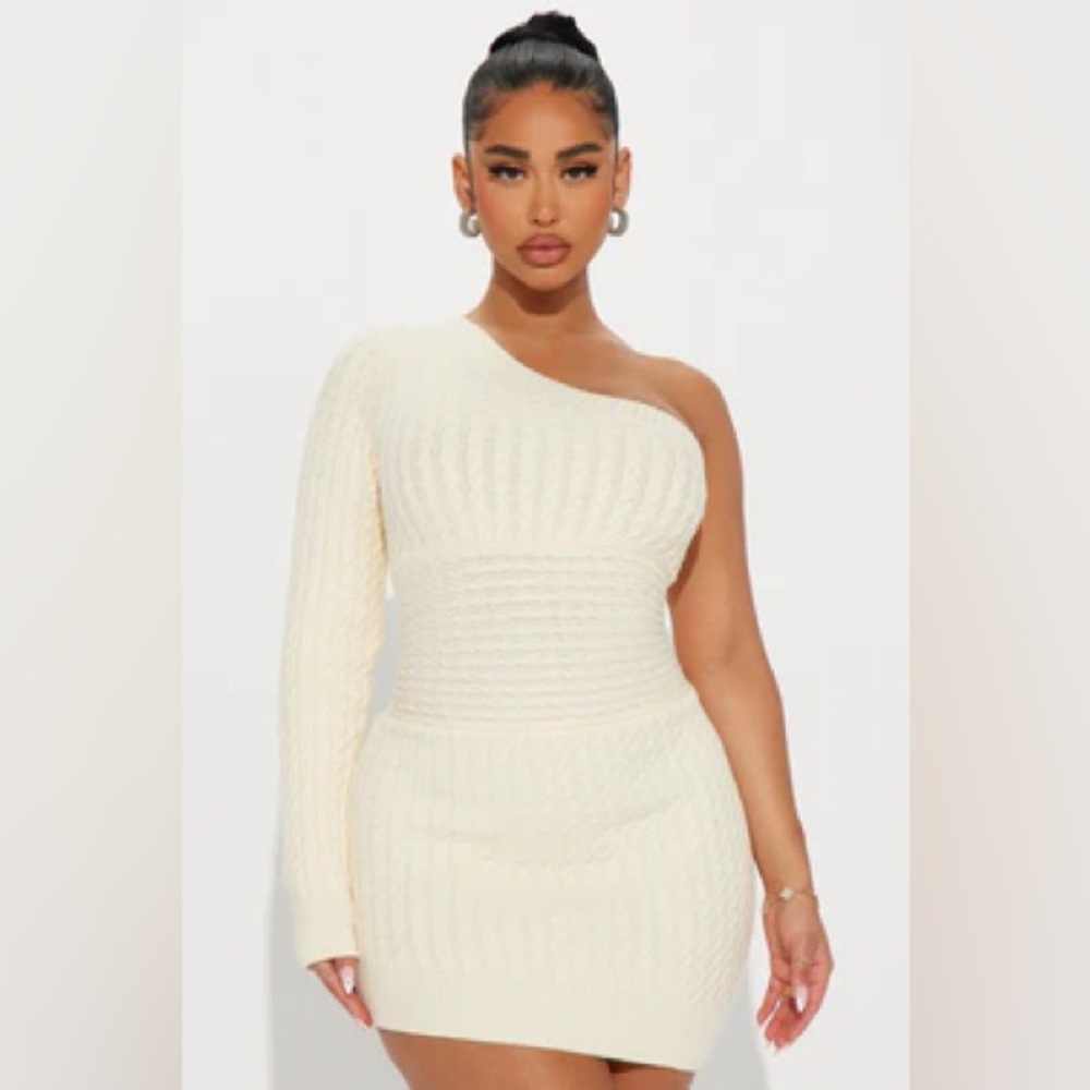 Amoura Sweater Mini
Dress - Cream
Size: L